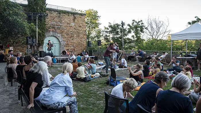 Retrouvez Fort Conteur en juillet 2025 pour des histoires délicieuses au coeur du Fort de Vaise.