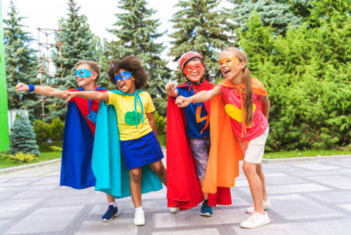 Nouvel atelier corporel à partager en famille, autour des super-héros à la bibliothèque du 9e ce samedi 6 septembre 2025.