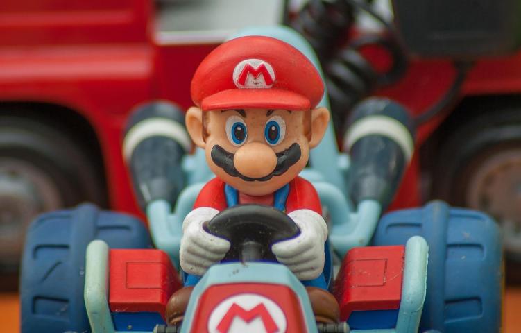 Vivre Mario Kart en vrai ? Direction le Musée de l'automobile pour une expérience ultra fun tout l'été 2026.