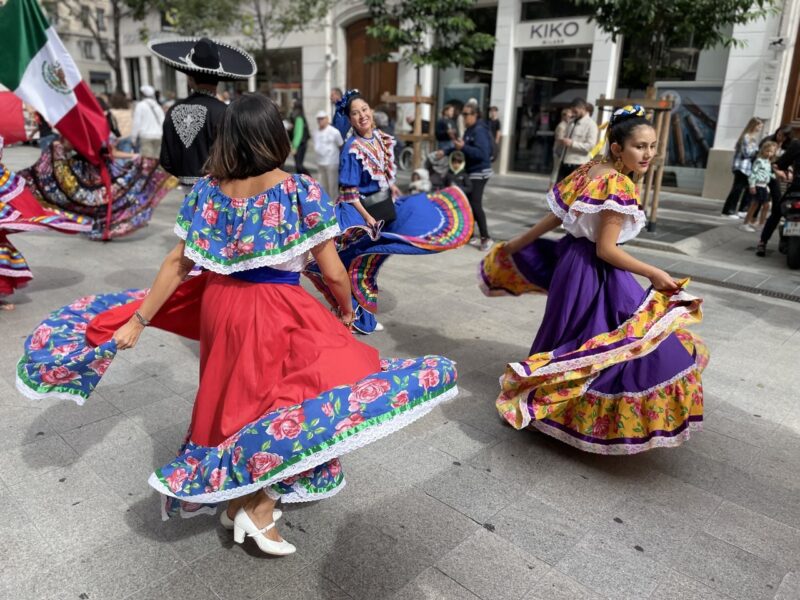 Les Fêtes Consulaires se déroulent les 26 et 27 septembre 2026 place Bellecour. 